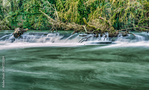 La rivière Suran en crue à Neuville-sur-Ain, France photo