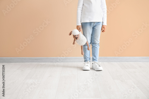 Little girl with autistic d...