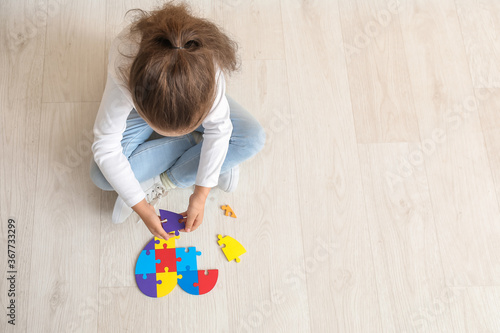 Little girl with autistic d...