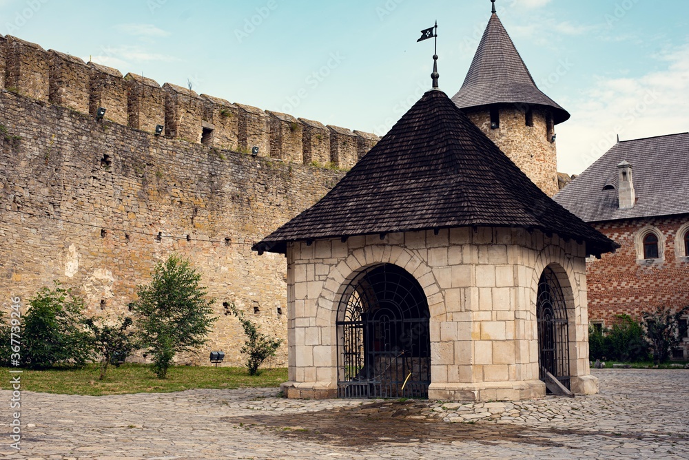 Fototapeta premium Ukraiński zamek Hotyn nad rzeką