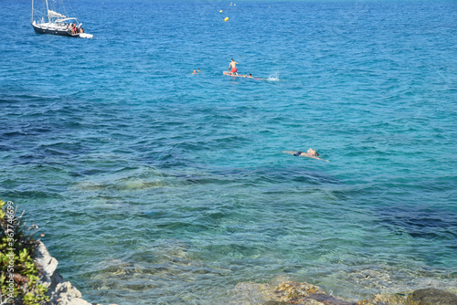 Baignade à Lozari en été, Corse