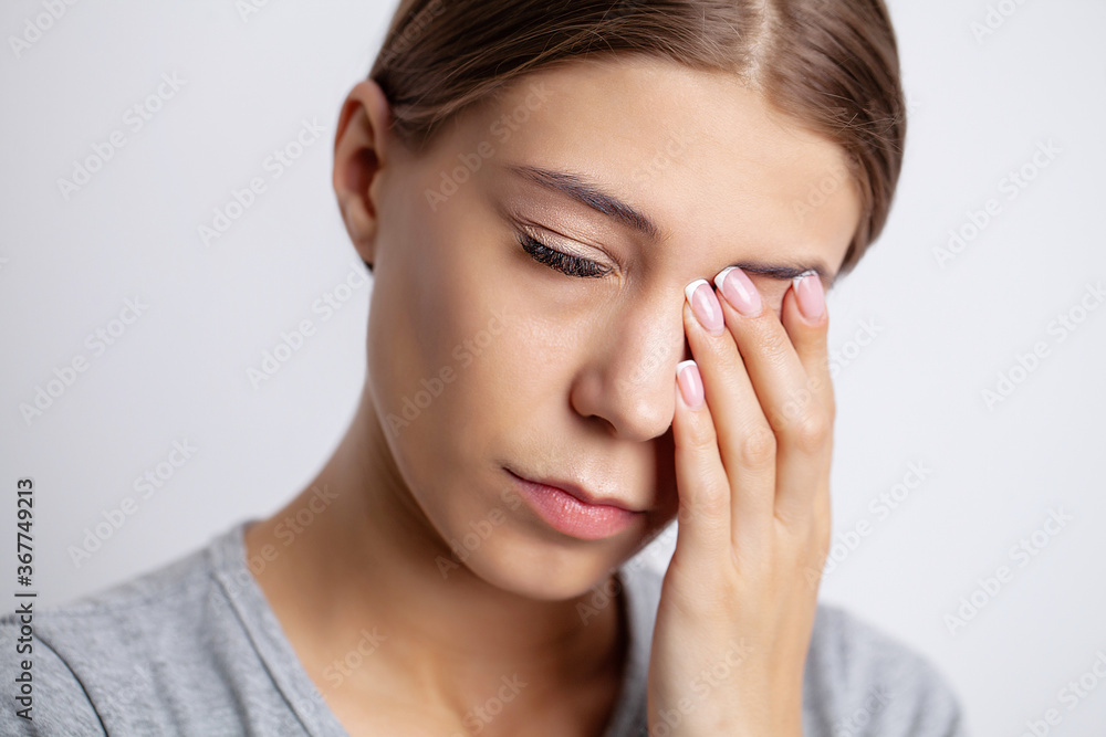Pretty girl feels severe pain around the eyes Pretty girl feels severe pain around the eyes