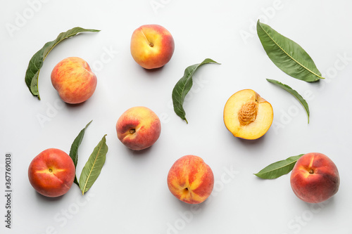 Fototapeta Naklejka Na Ścianę i Meble -  Many ripe peaches on light background