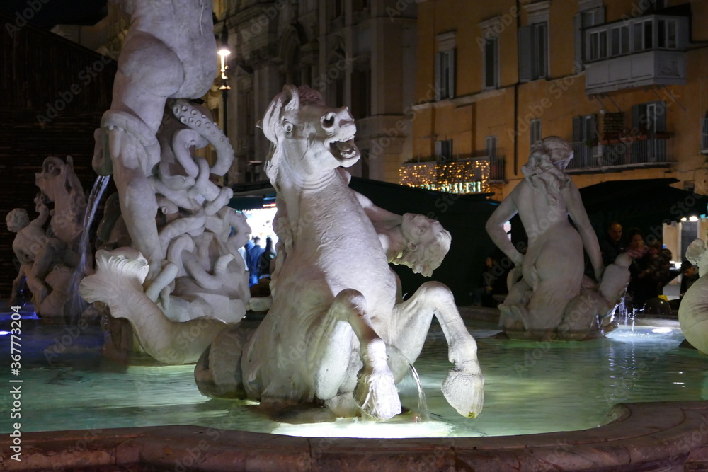 Brunnen auf der Piazza Navona in Rom bei Nacht
