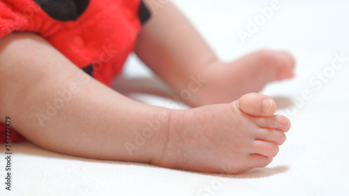 生後1ヶ月頃のもちもちの赤ちゃんの足