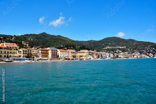 Fototapeta Naklejka Na Ścianę i Meble -  the beach with the bathing establishments in alassio liguria italy