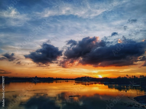 Sunrise Sunset Cloud Reflection Ocean River Water Evening Reflect Sea View Background