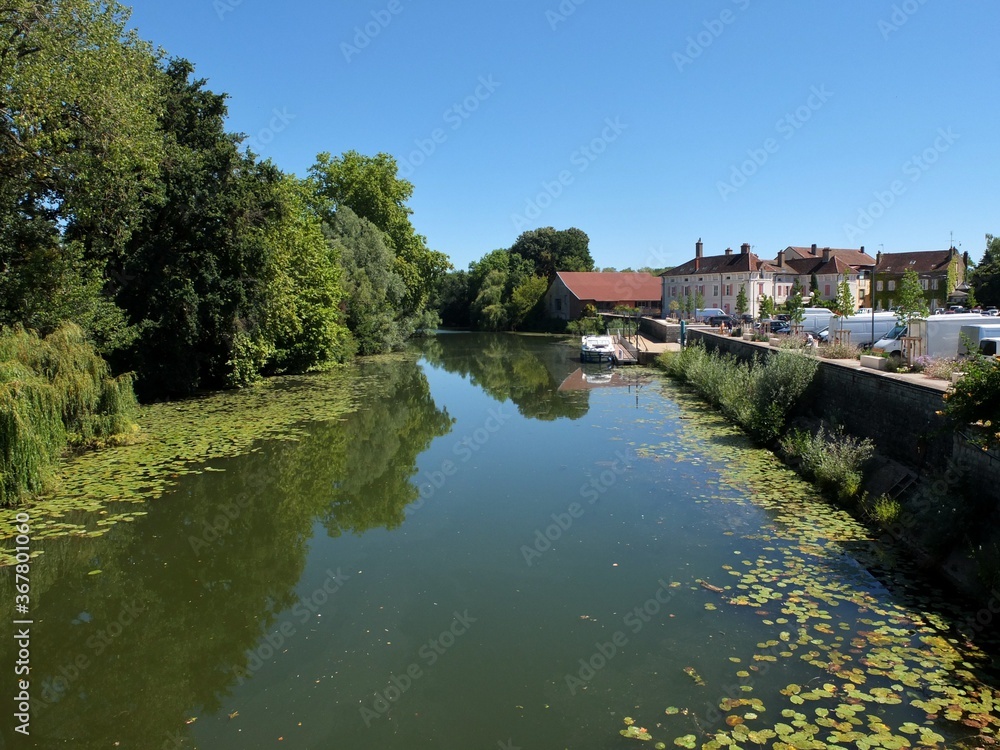 La Seille à Louhans dans la Bresse Bourguignonne. La Seille à Louhans dans la Bresse Bourguignonne.