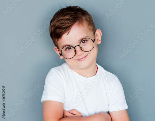 Fototapeta Naklejka Na Ścianę i Meble -  Portrait of young boy wearing glasses, studio