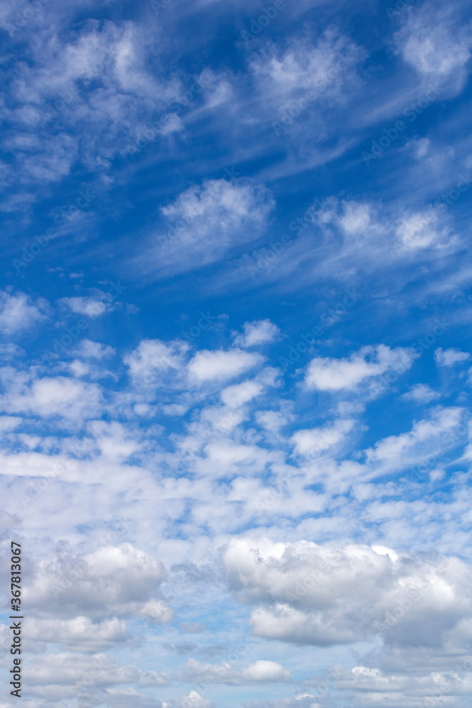 Obraz premium Blue sky and white clouds