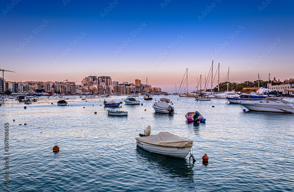 Obraz premium Sunset over Sliema Harbour