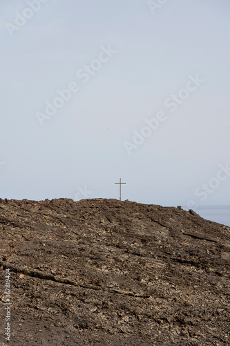 Cruz y montaña