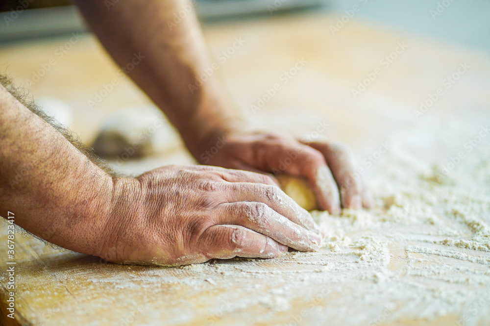 Bäckerei Handwerk mit Händen und Mehl