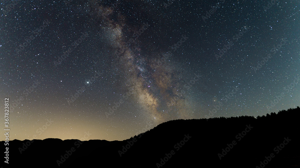 Via Lactea en una noche clara sobre la cordillera de El Cadí Via Lactea en una noche clara sobre la cordillera de El Cadí