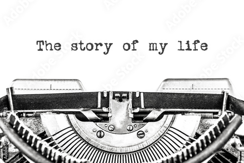 Foto The story of my life is typed on a blank sheet of paper with an old typewriter