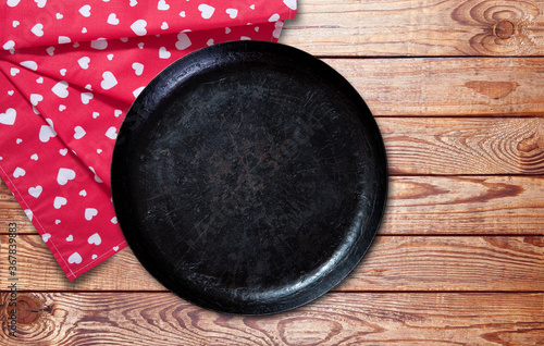 Empty round cast-iron pan for pizza on desk