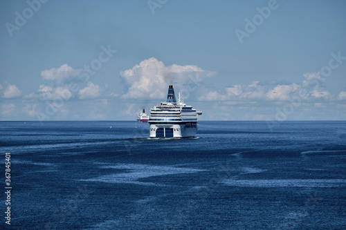 Obraz na płótnie Cruise ferry ships in the Baltic Sea w salonie