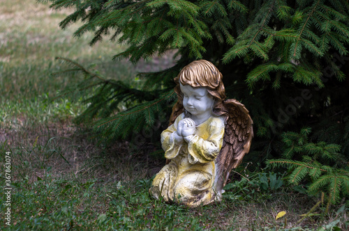 Garden utensils, an angel prays under the tree © Богдан Прохоренко