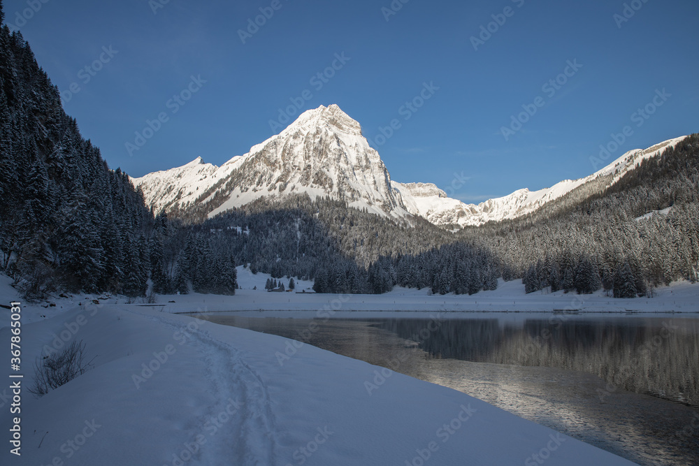 verschneiter Obersee Glarus