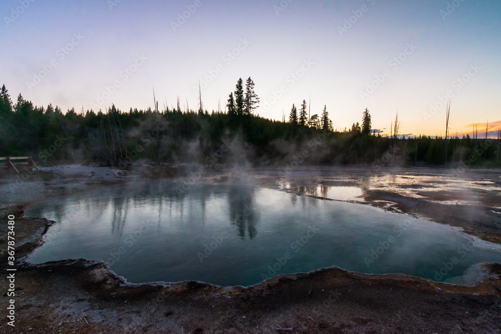 Fototapeta premium West Thumb Geyser Basin, Yellowstone National Park