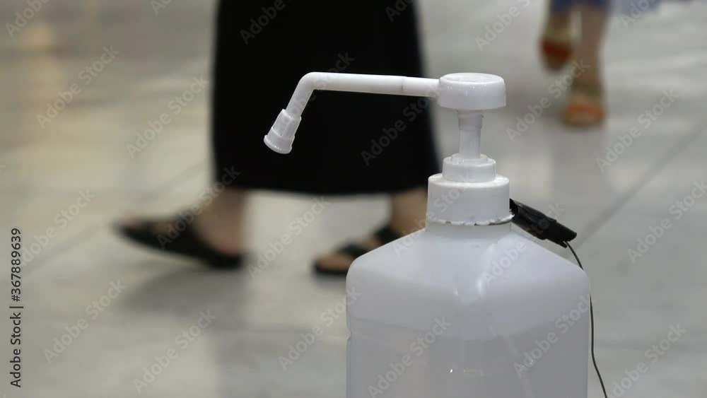 手指消毒 感染症予防対策 新しい生活様式 4K / People sanitizing hands at a store in Japan. Close up. 4K. Preventive measure for COVID-19 手指消毒 感染症予防対策 新しい生活様式 4K / People sanitizing hands at a store in Japan. Close up. 4K. Preventive measure for COVID-19