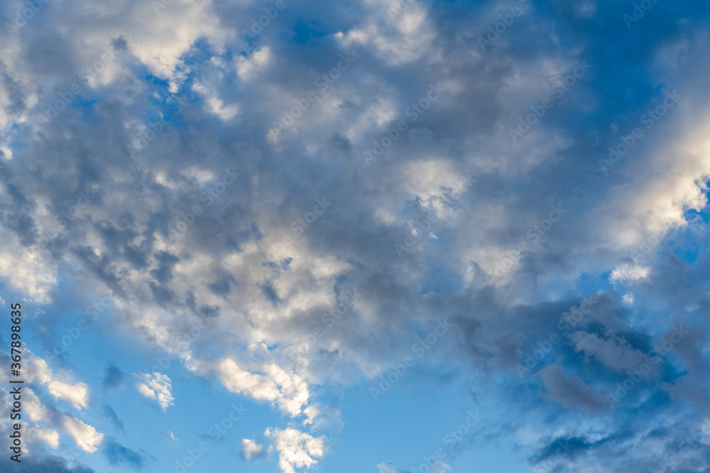 Obraz premium Cumulus clouds on a sunny day