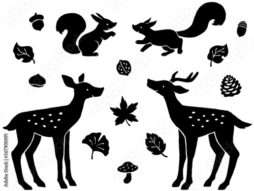シカとリスのペア・葉っぱと木の実の手描きシルエットイラストセット