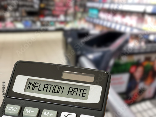 Supermarkt, Einkaufswagen und Taschenrechner Inflationsrate