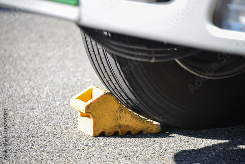 トラックの車輪止め