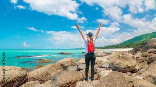 Foto Happy traveler woman joy fun beautiful nature scenic landscape Sichon beach, Lei