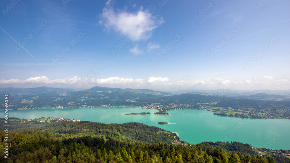 Ausblick über den mittleren Teild des Wörthersee in Kärnten, Österreich