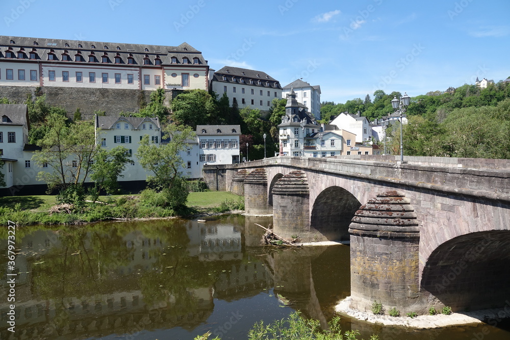 Lahnbrücke und Schloss in Weilburg