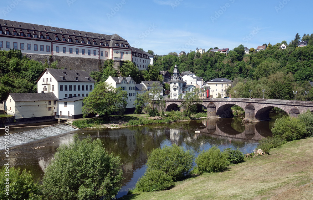 Lahnbrücke und Schloss in Weilburg