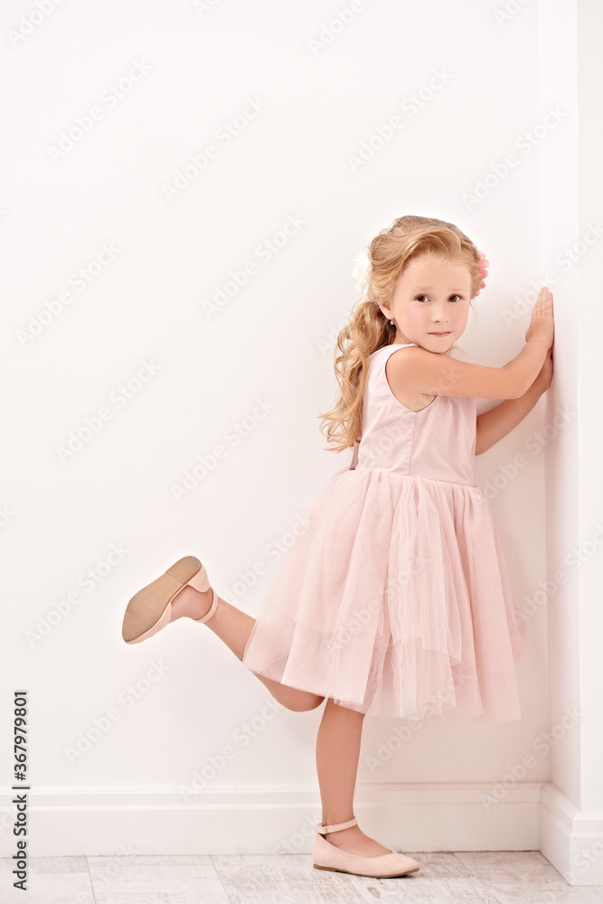 Naklejka premium angelic blonde girl