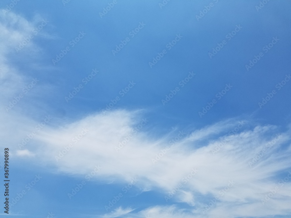 晴れ・青空（天色）・朝、昼・巻雲（すじ雲）・雲4割Sunny, blue sky (heaven color), morning, daytime, cirrus (streak), cloud 40%