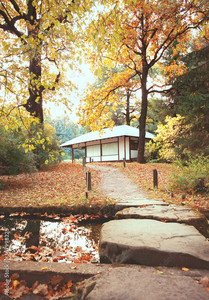 Obraz premium Tea house in Japanese garden