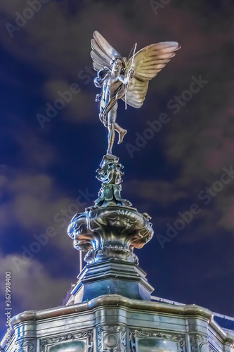 Принти на полотні Statue of the god of love Eros (1892) on top of the Shaftesbury Memorial Fountain in Piccadilly Circus at night