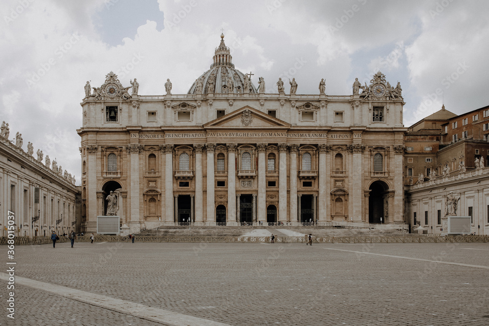 Fototapeta premium Der Petersplatz in Rom Italien ohne Touristen 