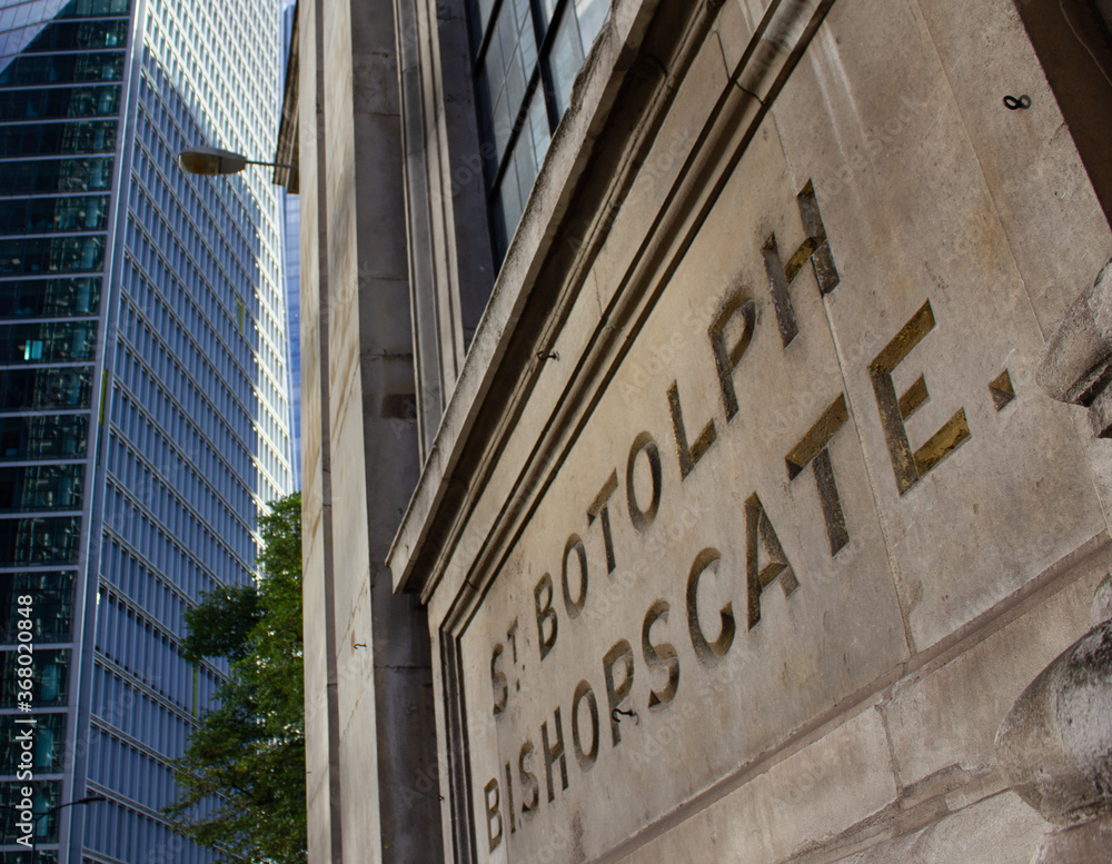 Obraz premium St. Botolph Bishopsgate in the city of London