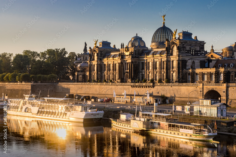 Die Brühlsche Terrasse in der Altstadt von Dresden