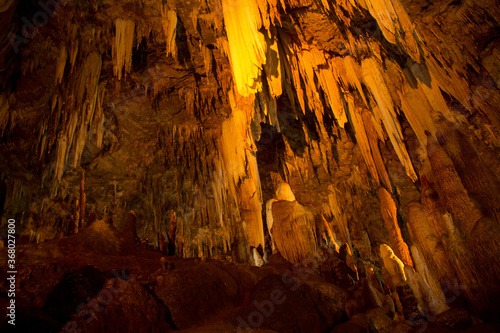 Foto stalactites and stalagmites