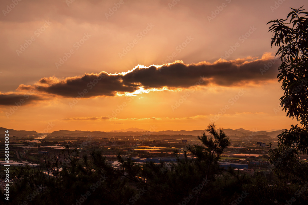 Fototapeta premium Beautiful sunset and wonderful clouds.