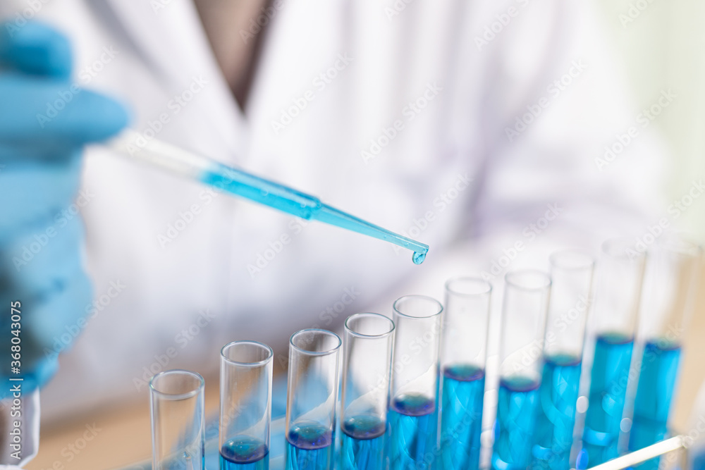 Fototapeta premium Doctor is testing a vaccine against the virus in the lab.