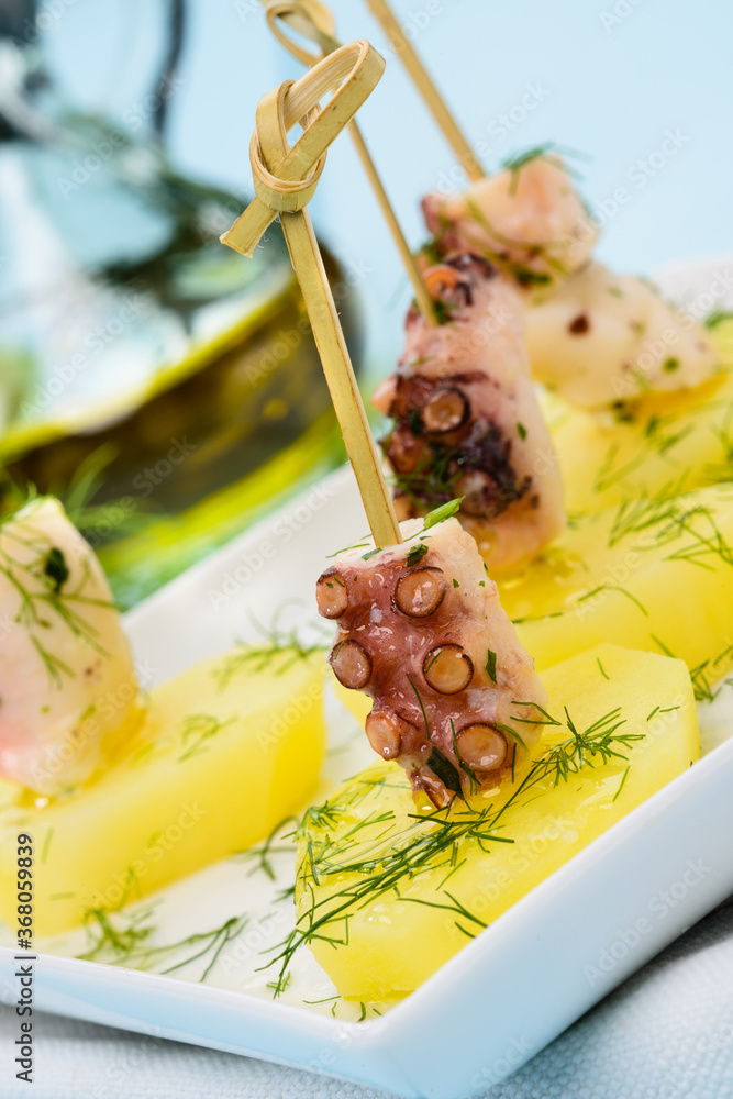 Polpo e patate, antipasto di mare freddo Stock Photo Adobe Stock