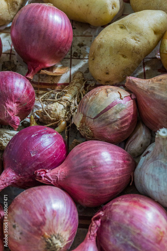 Red onions and potatoes in a tray