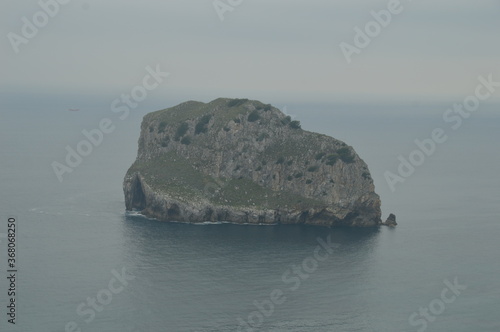 Canvas Print San Juan de Gaztelugatxe aka Dragonstone from Game of Thrones in real life - Bas