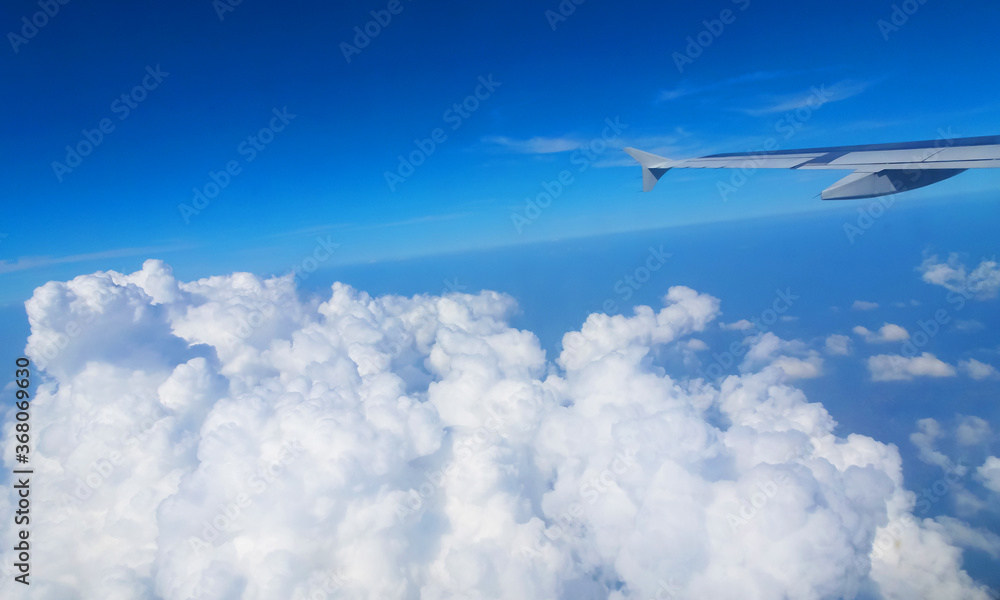 The horizon and cloud of the far-off distance to stare at from an airplane The horizon and cloud of the far-off distance to stare at from an airplane