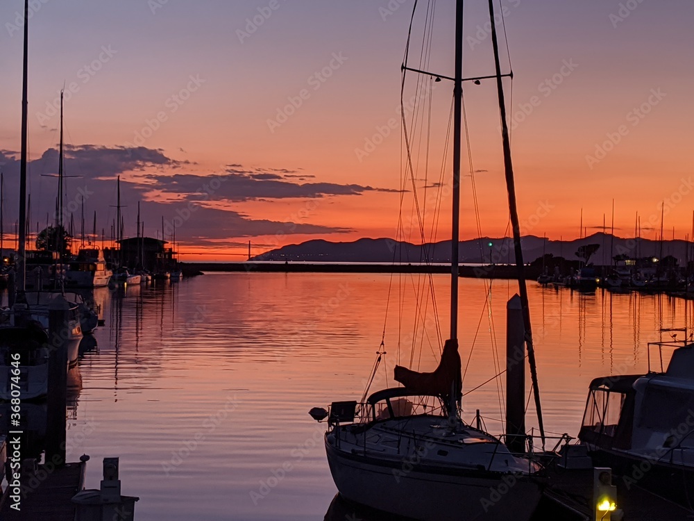 Fototapeta premium boats at sunset