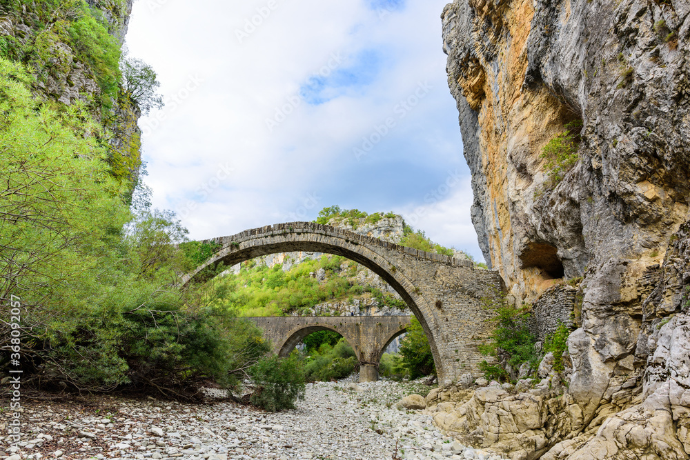 Bridge of Kokkoros or Noutsos. The stone bridge with unique arch was
first built in 1750. The bridge spans river of Vikos, just where narrowing in the river by two large rocks takes place.