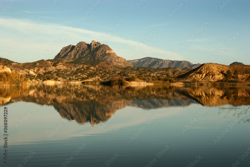 Embalse del Quípar, con El Almorchón al fondo. Calasparra y Cieza (Murcia). Embalse del Quípar, con El Almorchón al fondo. Calasparra y Cieza (Murcia).